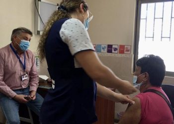 Más de 38 mil trabajadores de establecimientos educacionales maulinos comenzarán a vacunarse este lunes 15