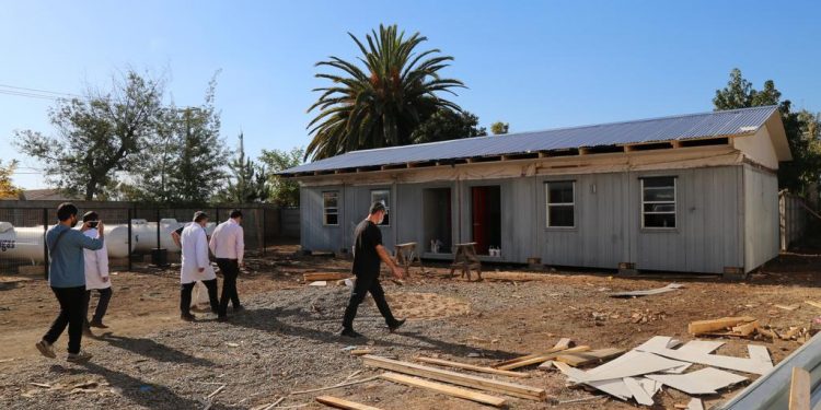 Municipalidad de Cauquenes entrega 24 módulos a hospital San Juan de Dios para ampliar atenciones y especialidades