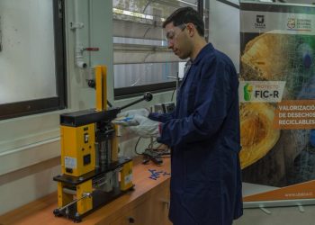 Científicos desarrollan material sustentable que  mezcla plástico y madera reciclados