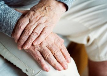 Universidades crean centro especializado en envejecimiento saludable