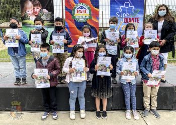 Estudiantes de primero y segundo básico son premiados por  incentivo a la lectura