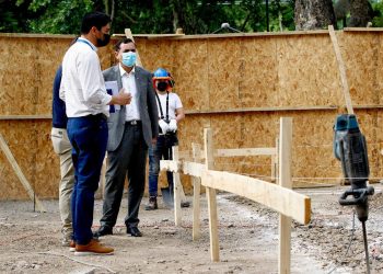 Comenzó construcción de baños públicos en Alameda de Curicó