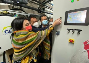 Gobernadora regional realiza visita inspectiva a planta desalinizadora de Licantén