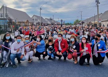 Familias de Teno cierran proceso habitacional al recibir las escrituras de sus nuevos hogares
