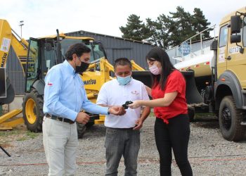 Gobierno Regional entregó camión aljibe y retroexcavadora para la comuna de Romeral