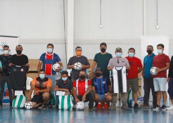 Entregan indumentaria deportiva a Asociación de Fútbol Liga Campesina