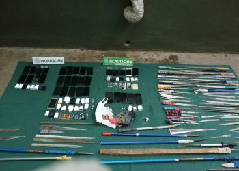 155 armas blancas artesanales incautó Gendarmería en masivo allanamiento a penal de Talca