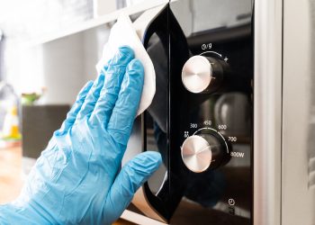 Trucos para limpiar el microondas y para alargar su vida útil