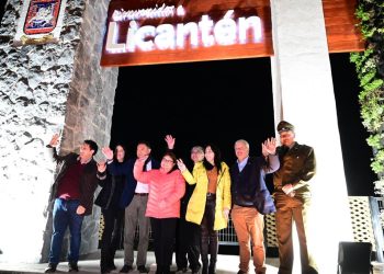 Se inauguró hito de acceso en Licantén
