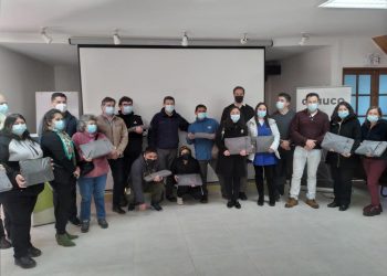 Estudiantes de Constitución reciben computadores para fortalecer sus aprendizajes