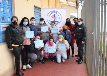 Privadas de Libertad del CPF de Talca, se reinsertan a través de la artesanía en telares