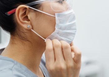 Epidemiólogo recomienda mantener uso de mascarillas en aglomeraciones y para personas con riesgo de salud