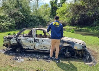 Quemado encontraron auto robado en Linares