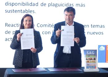 Ministerio de Agricultura anuncia prohibició​n de uso de cuatro moléculas y presenta nuevo plan de mejorar la regulación de agroquímicos