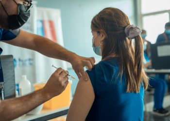 Seremi de Salud y Hospital Regional de Talca promueven la vacunación bivalente