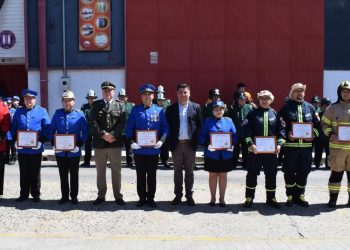 Bomberos de Constitución y Licantén se certificaron en emergencias Hazmat