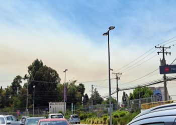 Alerta roja en Molina y Río Claro por devastador incendio forestal: Humo en cielos de Talca