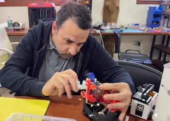 Destacado investigador y creador de dispositivos médicos de bajo costo valora el desarrollo de proyectos innovadores en el Maule