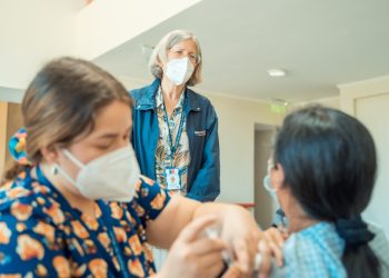 Vacunación bivalente ya está disponible para mayores de 70 años