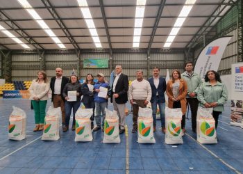 Gobierno entregó 700 sacos de fertilizantes para 100 agricultores No INDAP