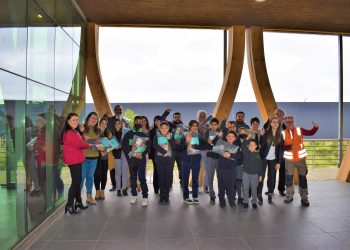Estudiantes de Teno reciben computadores para fortalecer sus aprendizajes