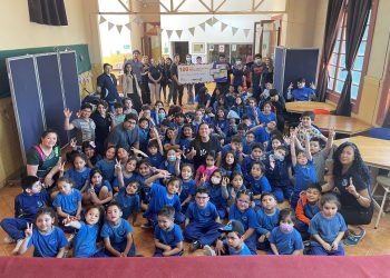 300 alumnos recibieron beca educativa digital gracias a alianza de Prefiero el Maule y Brincus