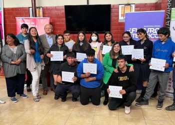 Alumnos de Liceo politécnico de Curicó recibieron certificados por capacitaciones agrícolas