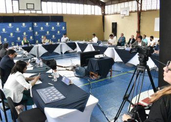 Funcionarios de la salud municipal de Cauquenes percibirán el mayor sueldo base de la región