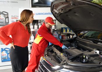 Expertos recomiendan revisar el estado del aceite del motor para evitar daños irreparables en el vehículo