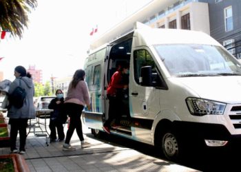 En la Plaza de Armas de Curicó continúa toma de PAP para mujeres entre 25 y 64 años