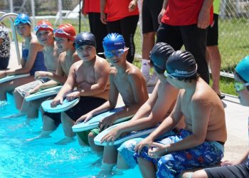 Talca abre piscinas municipales de forma gratuita para capear el calor y compartir en familia