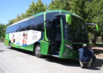 Gobierno Regional del Maule entrega un bus a la comuna de San Clemente