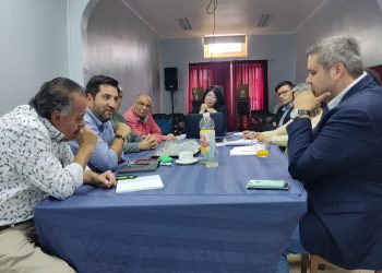 Gremio docente y autoridades comprometen acciones conjuntas para enfrentar el traspaso de la educación pública