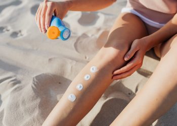 Protectores solares deben contar con autorización sanitaria del ISP que garantiza su efectividad