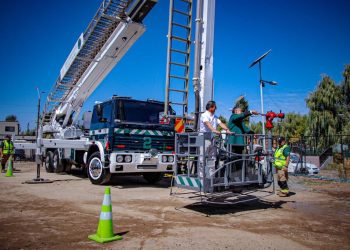 Emotiva ceremonia de entrega de carro de escalas metálica a segunda compañía de bomberos de San Javier