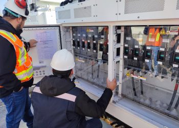 En San Javier inauguran primera planta fotovoltaica PMGD con almacenamiento de baterías de litio