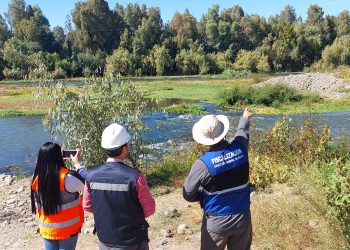 Equipos del MOP fiscalizan extracciones de áridos en cauces de la región del Maule