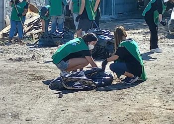 Con “mechoneo solidario” alumnos de Santo Tomás Talca limpiaron campamento en Villa Francia