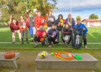 Entrega de Implementos Deportivos en Albergue de Talca