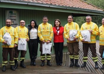 Reconocen a brigadistas que combatieron incendios forestales en Canadá