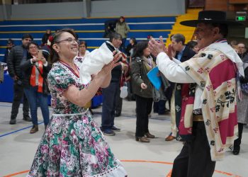 Pareja integrada por Marta Manríquez y Jorge Valenzuela gana campeonato comunal de cueca adulto mayor
