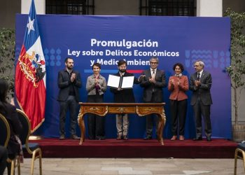 Presidente Boric promulga ley que endurece penas contra delitos de cuello y corbata