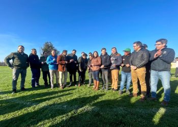 Nuevo sistema de riego para cancha de fútbol es inaugurado en Río Claro