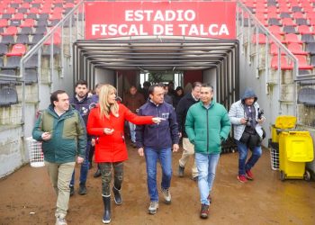 Ministro Jaime Pizarro recorrió y revisó recintos deportivos afectados por las lluvias en el Maule