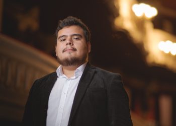 Joven tenor chileno, Gonzalo Quinchahual, concursará en la gran final de Paris Opera Competition