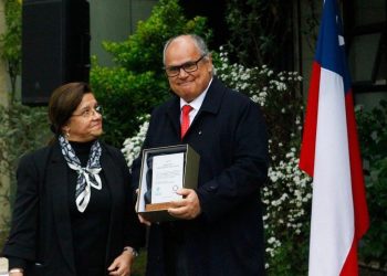 Colegio Médico y Hospital de Curicó rinden homenaje a Roberto Fuenzalida