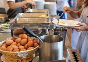 ISL conmemora a los y las manipuladoras de alimentos en su día y advierte riesgos a los que se ven expuestos