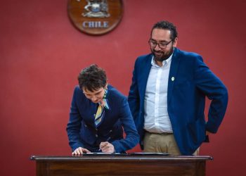 Gobierno promulga la ley que acaba con la doble Evaluación Docente