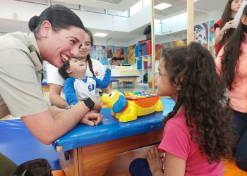 General Maureen Espinoza renovó el compromiso de Carabineros con la Teletón