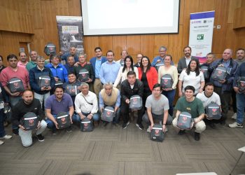Entregan equipos desfibriladores de reanimación a 28 clubes deportivos de Talca